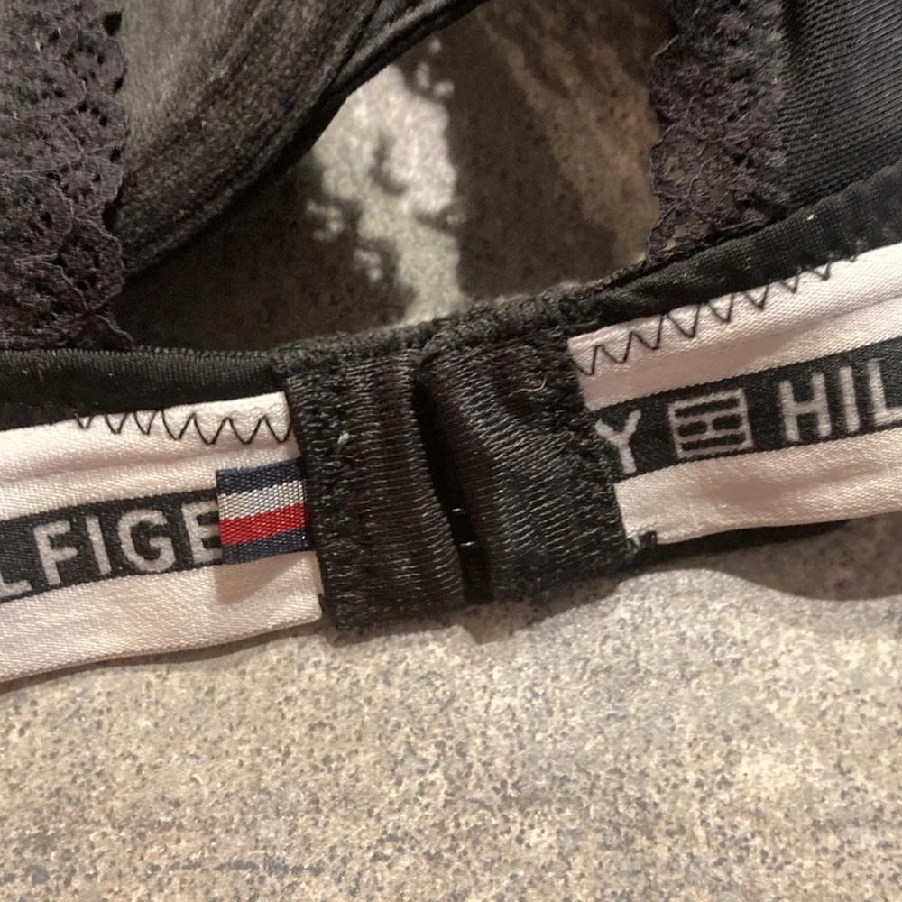 Tommy Hill figure 34 a bra sexy black lace underwire, and padding - Picture 3 of 9